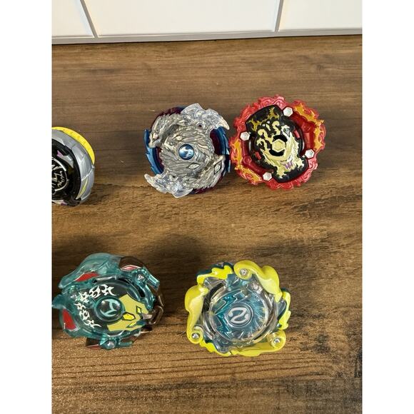 11 Beyblades for beginners or collectors - READ - Picture 2 of 8